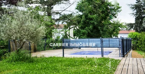Ecully, au calme maison de 5 chambres avec piscine sur terra