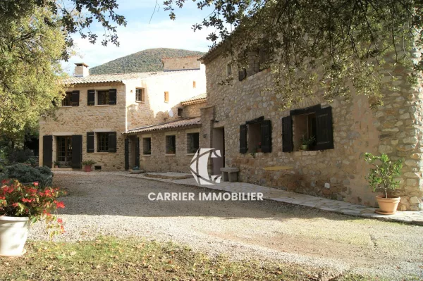 RARE A LA VENTE - MAS PROVENCAL - Village Pittoresque de Ven