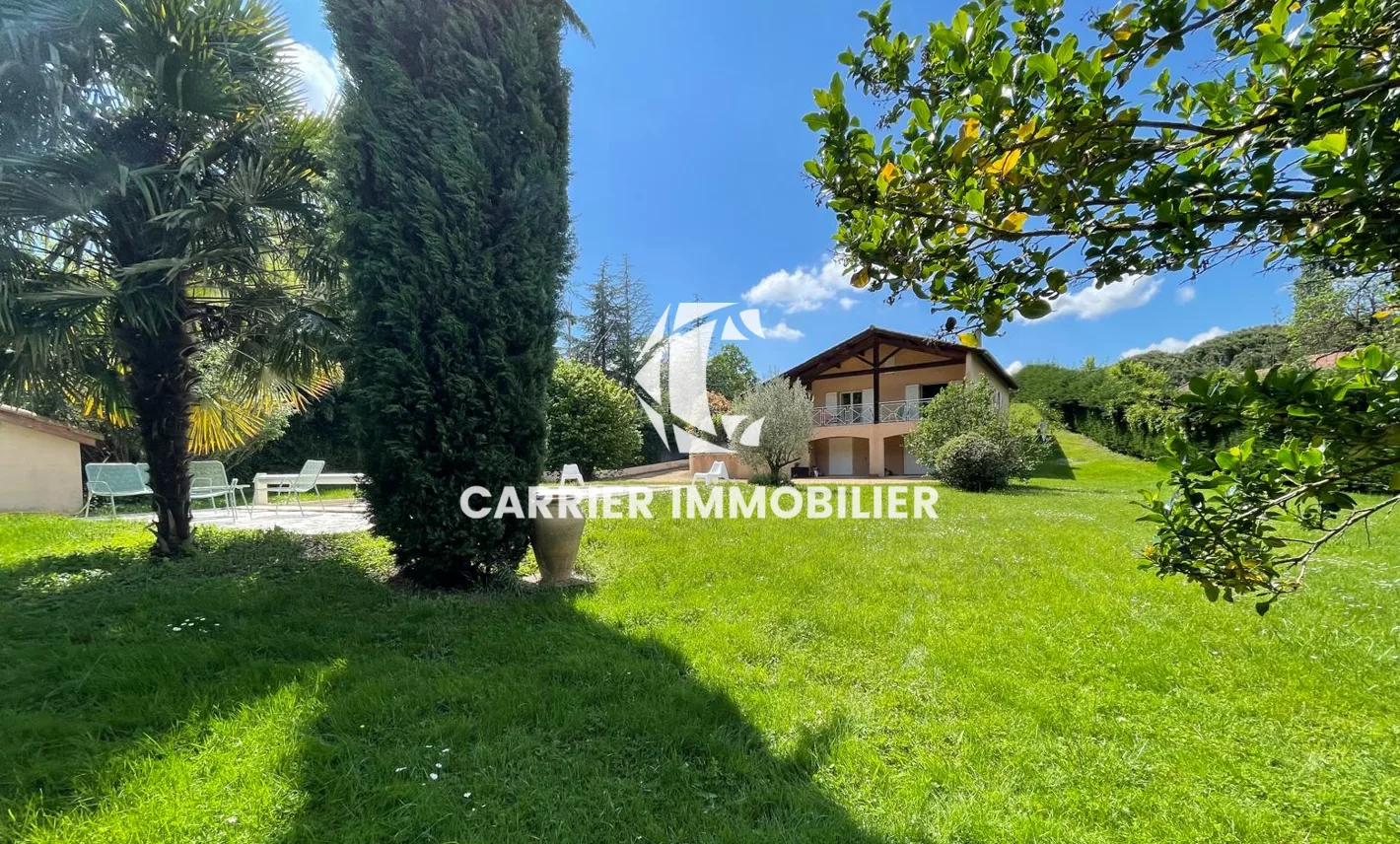 LISSIEU   Belle Maison avec 4 chambres sur un superbe terrai