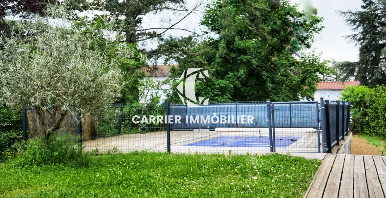 Ecully, au calme maison de 5 chambres avec piscine sur terra
