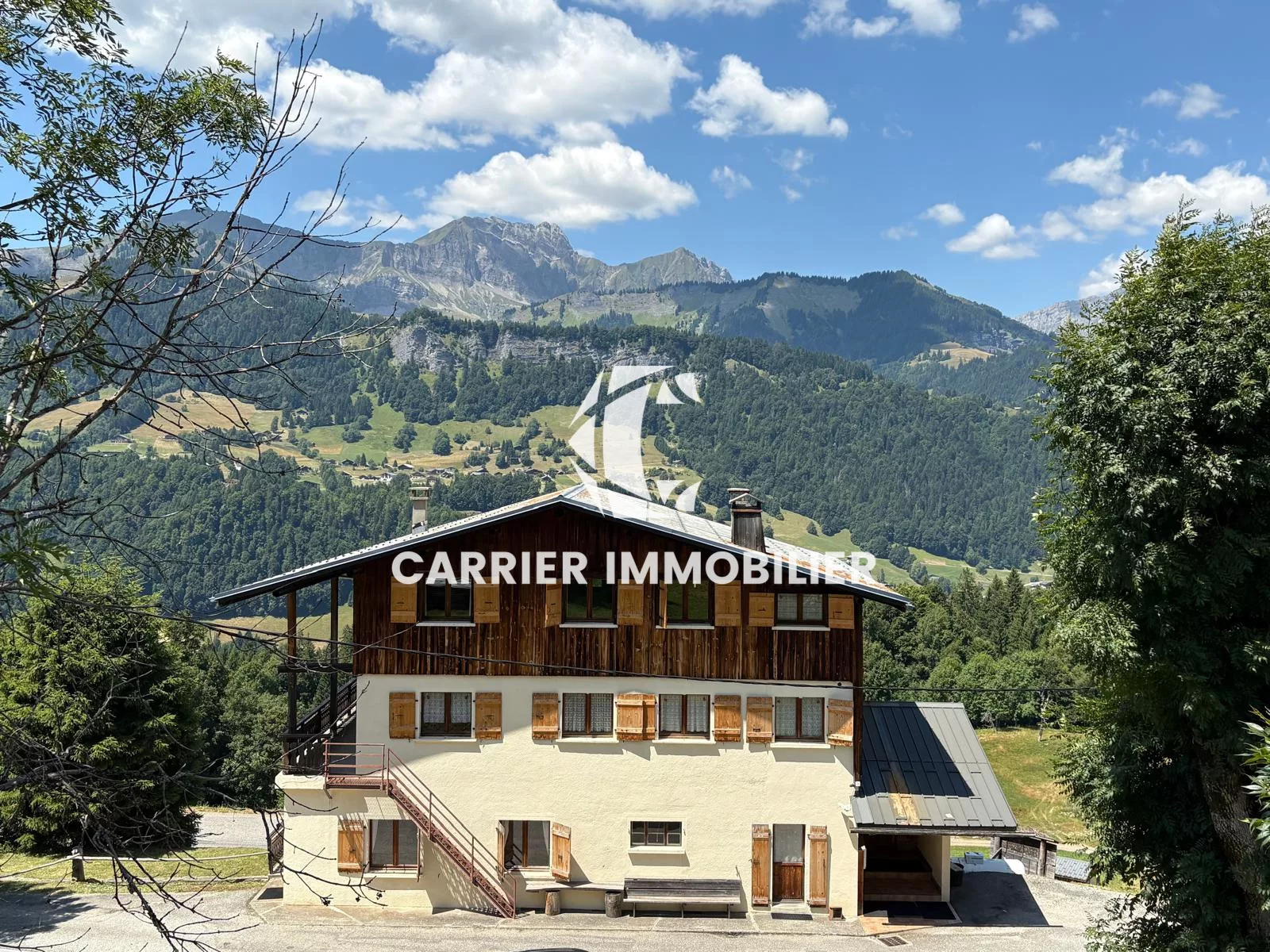 Crest Voland (73) Chalet de 328m2 sur 3 étages avec vue à co