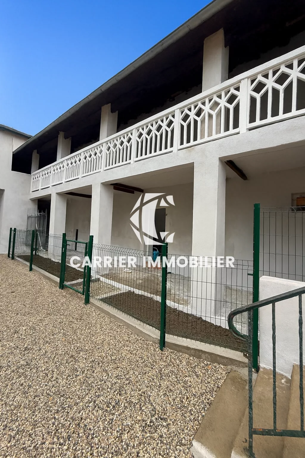 Genay - RDC avec 136 m2 de jardin au sein d'une petite résid