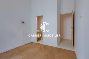 T4 en cour intérieure avec balcon, entièrement rénové en ple — photo 10