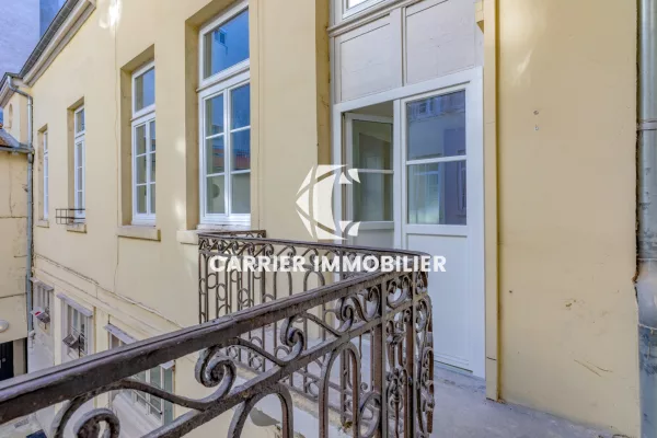 T4 en cour intérieure avec balcon, entièrement rénové en ple