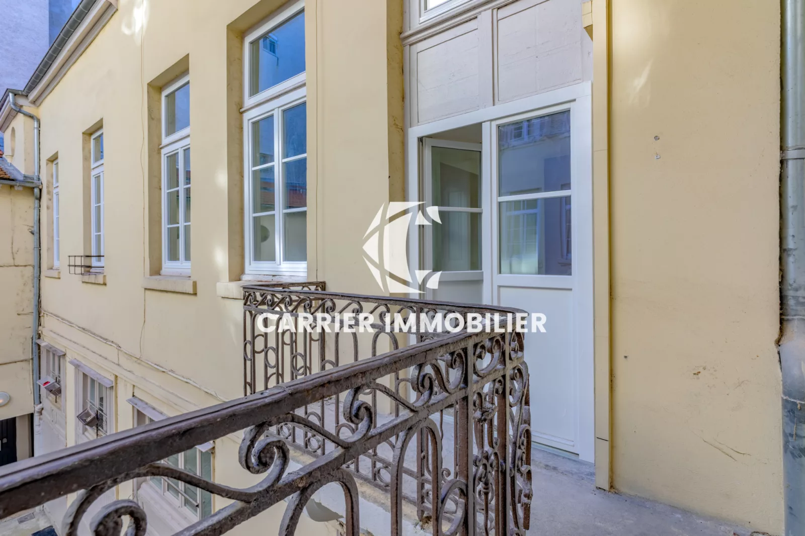 T4 en cour intérieure avec balcon, entièrement rénové en ple
