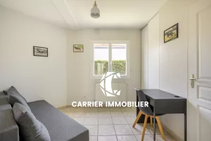 BRINDAS | MAISON FAMILIALE AVEC PISCINE   ENVIRONNEMENT CALM — photo 11
