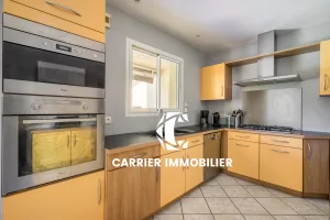 BRINDAS | MAISON FAMILIALE AVEC PISCINE   ENVIRONNEMENT CALM — photo 4
