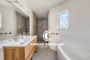 BRINDAS | MAISON FAMILIALE AVEC PISCINE   ENVIRONNEMENT CALM — photo 7